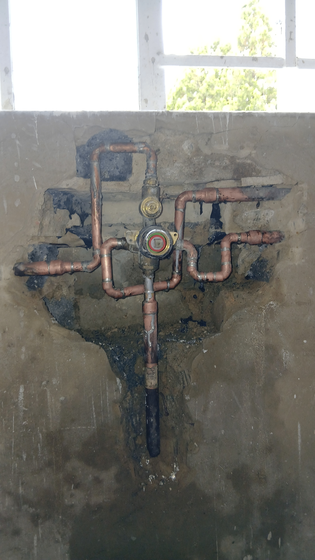 Copper plumbing installation with pressure valve